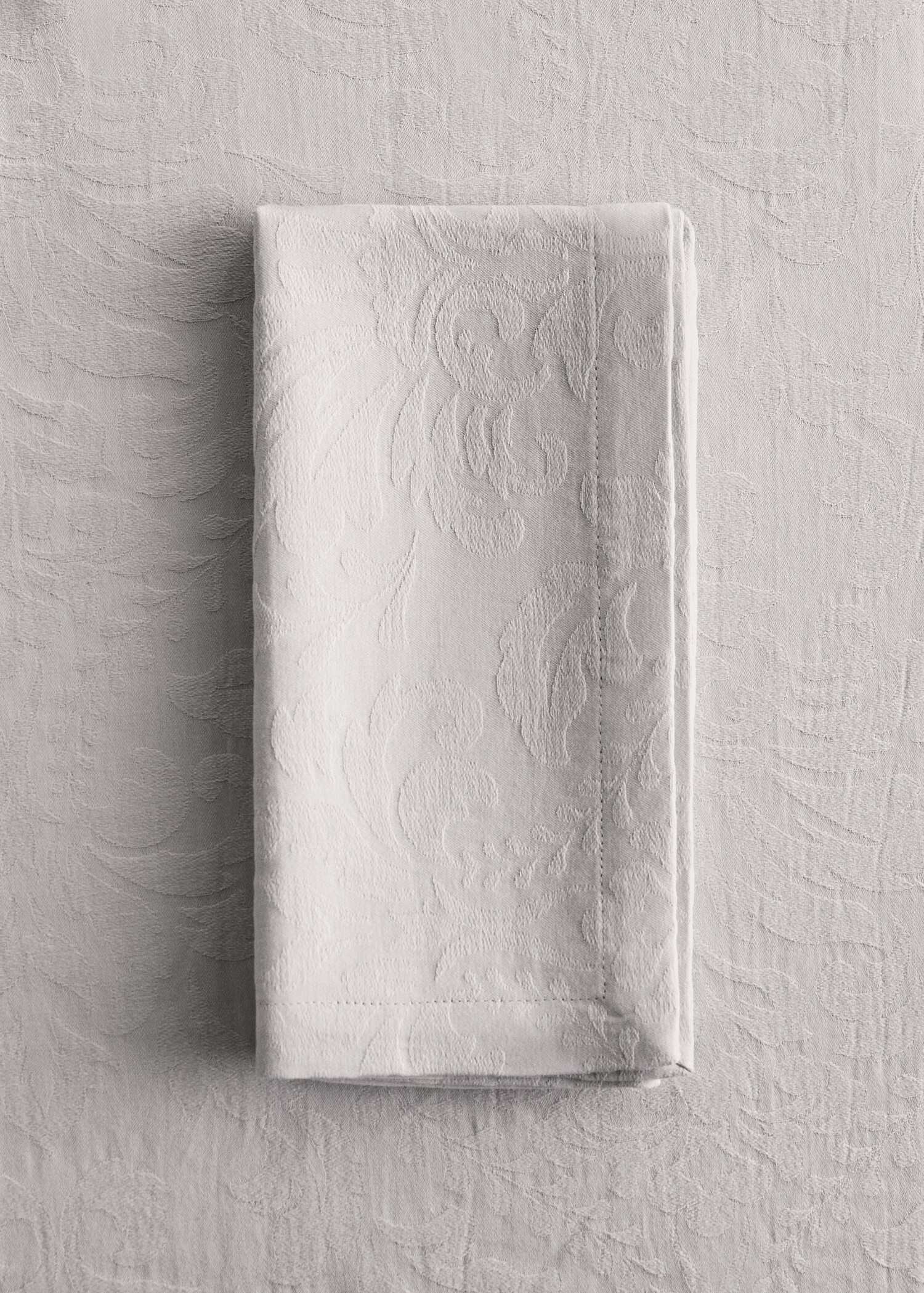 Cotton jacquard floral napkins - General plane