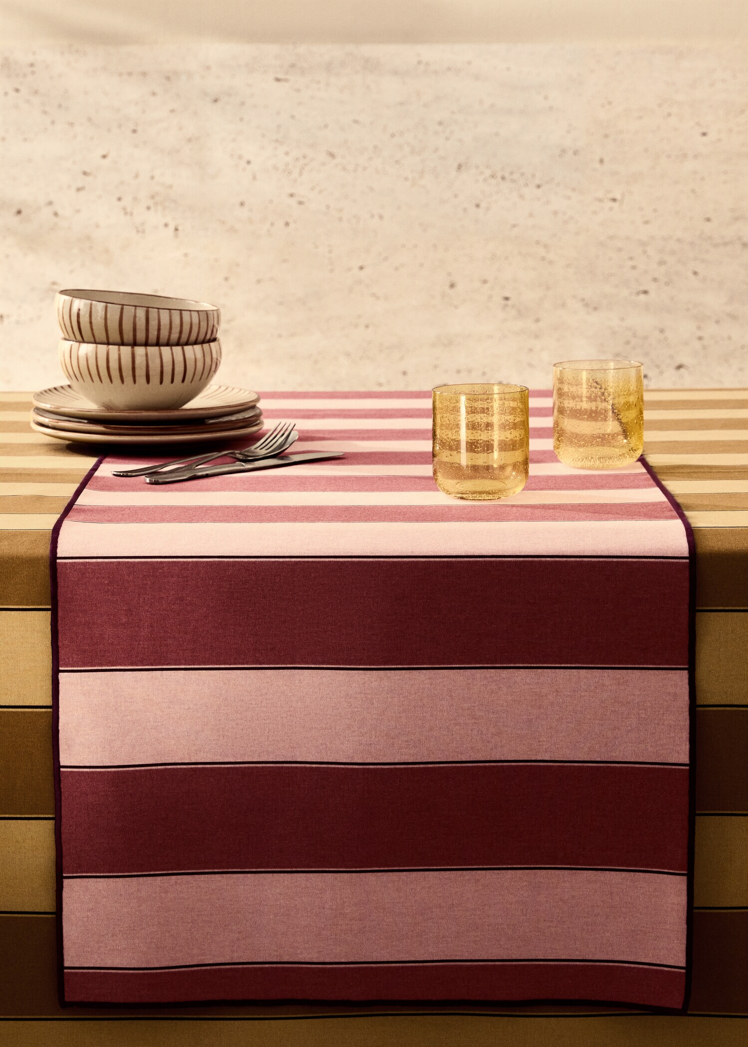 Resin stripe-print cotton table runner - General plane