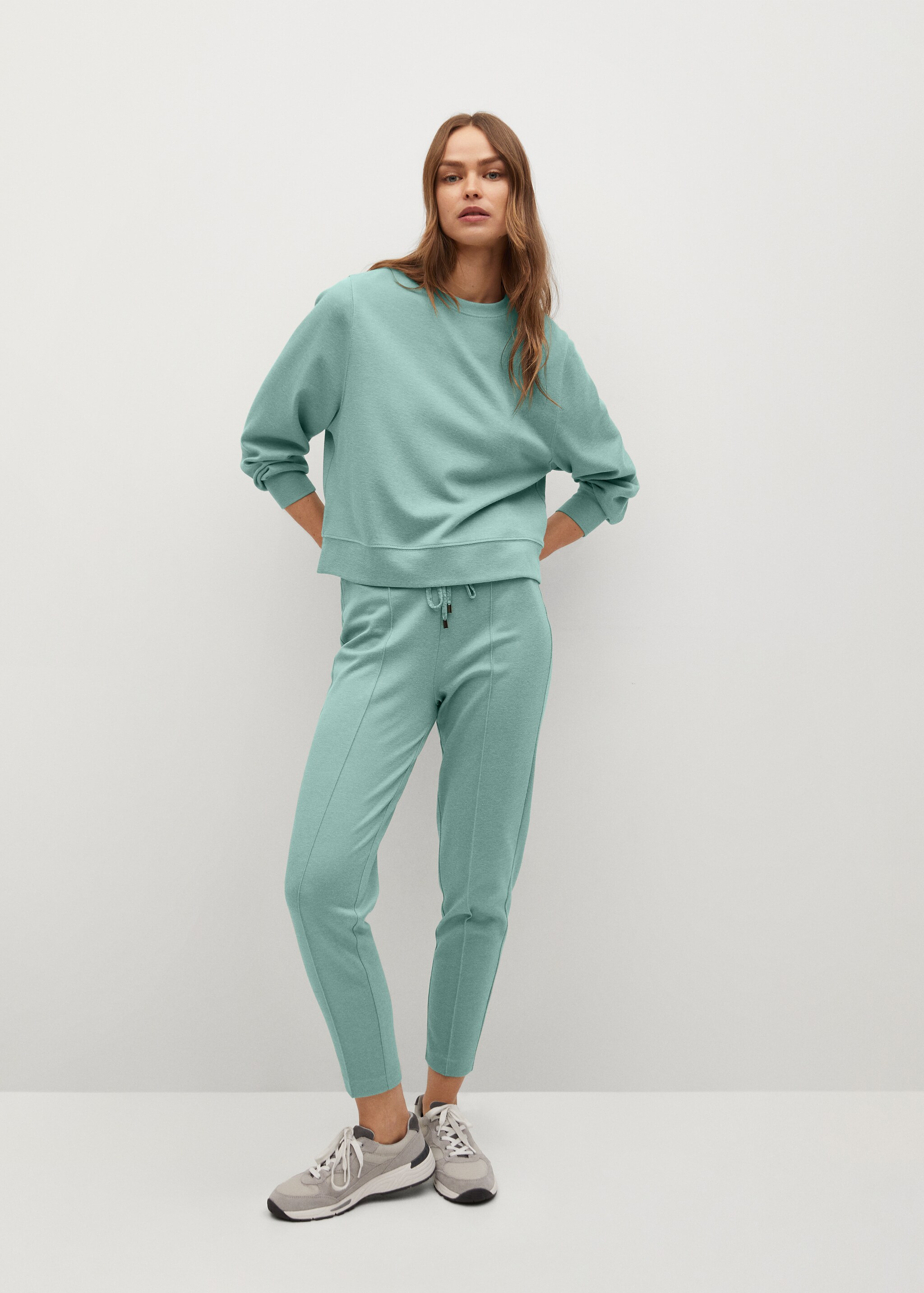 Sudadera básica - Plano general