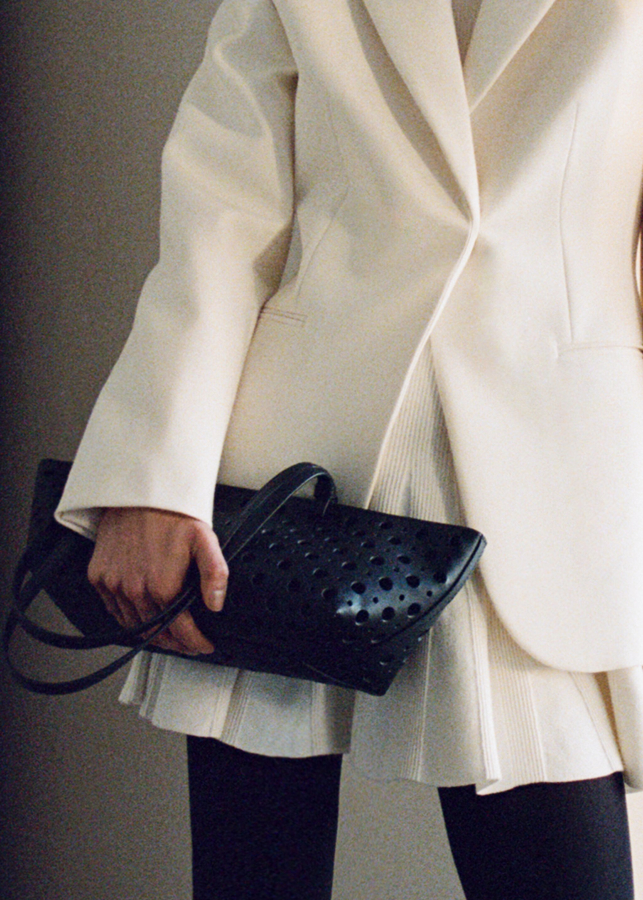 Die-cut shoulder bag - General plane, Black. Ref: 87094079-00.