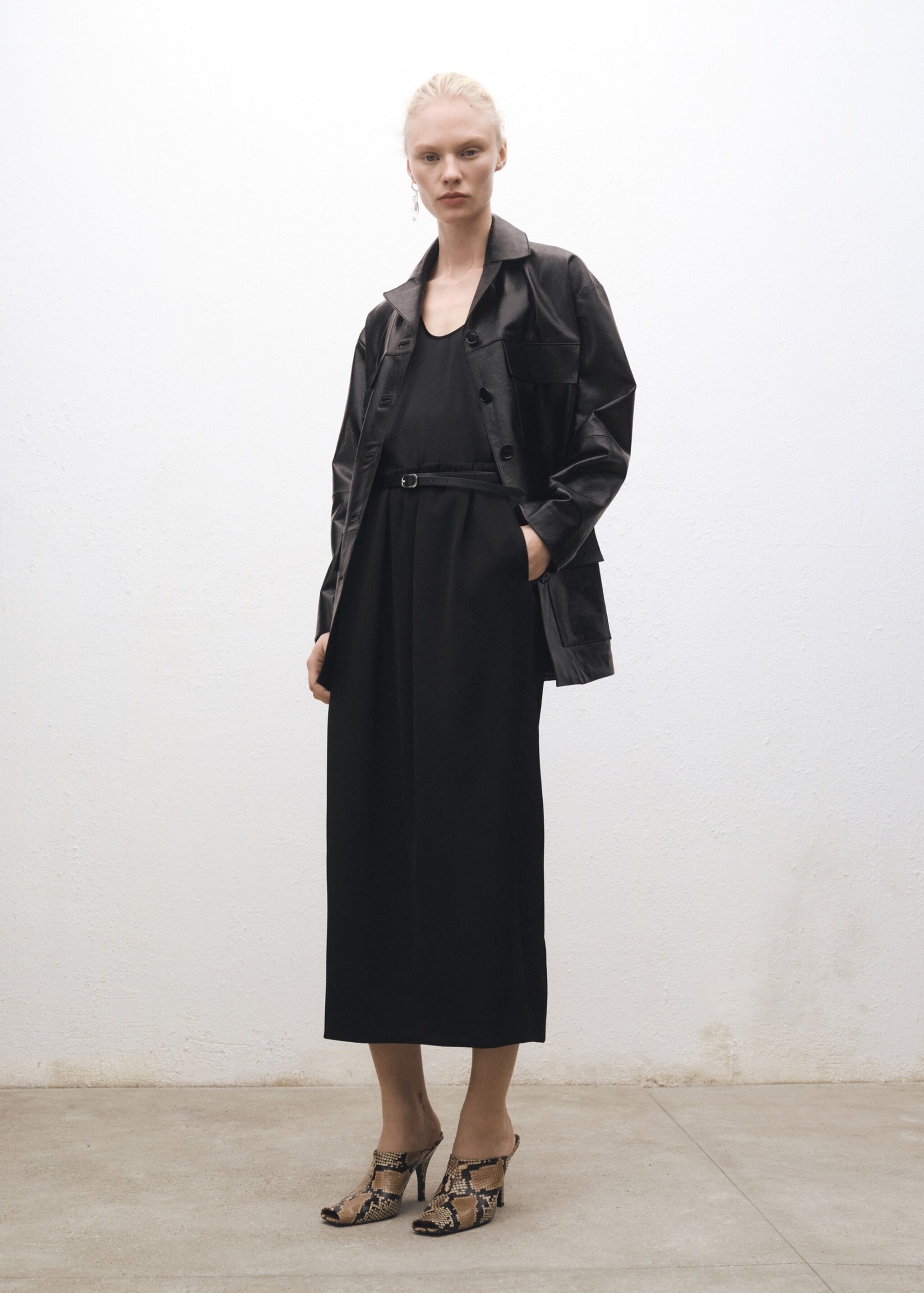 Silk top with straps - General plane, Black. Ref: 87094080-00.