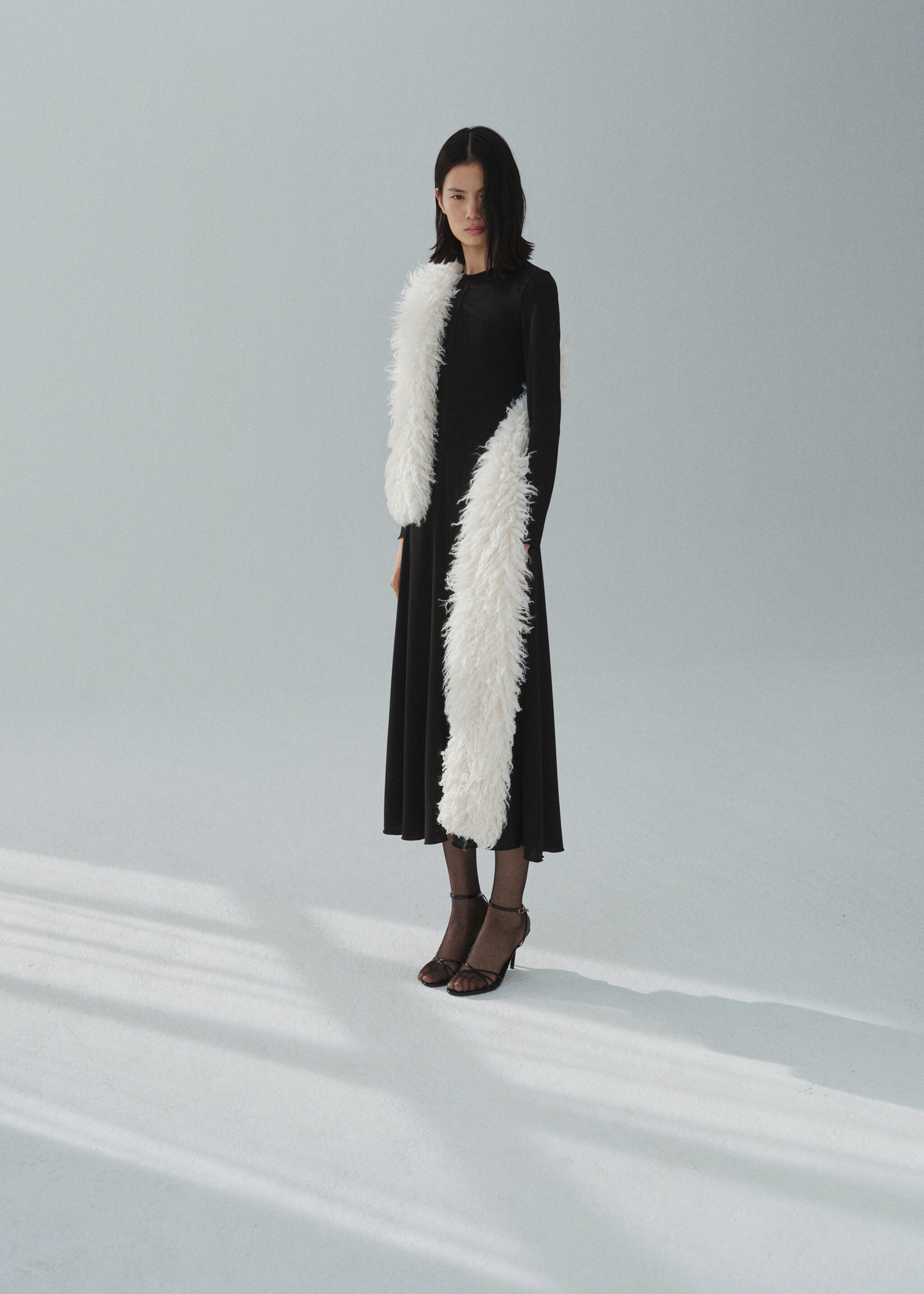 Long flared knitted dress - General plane, Black. Ref: 87094092-00.