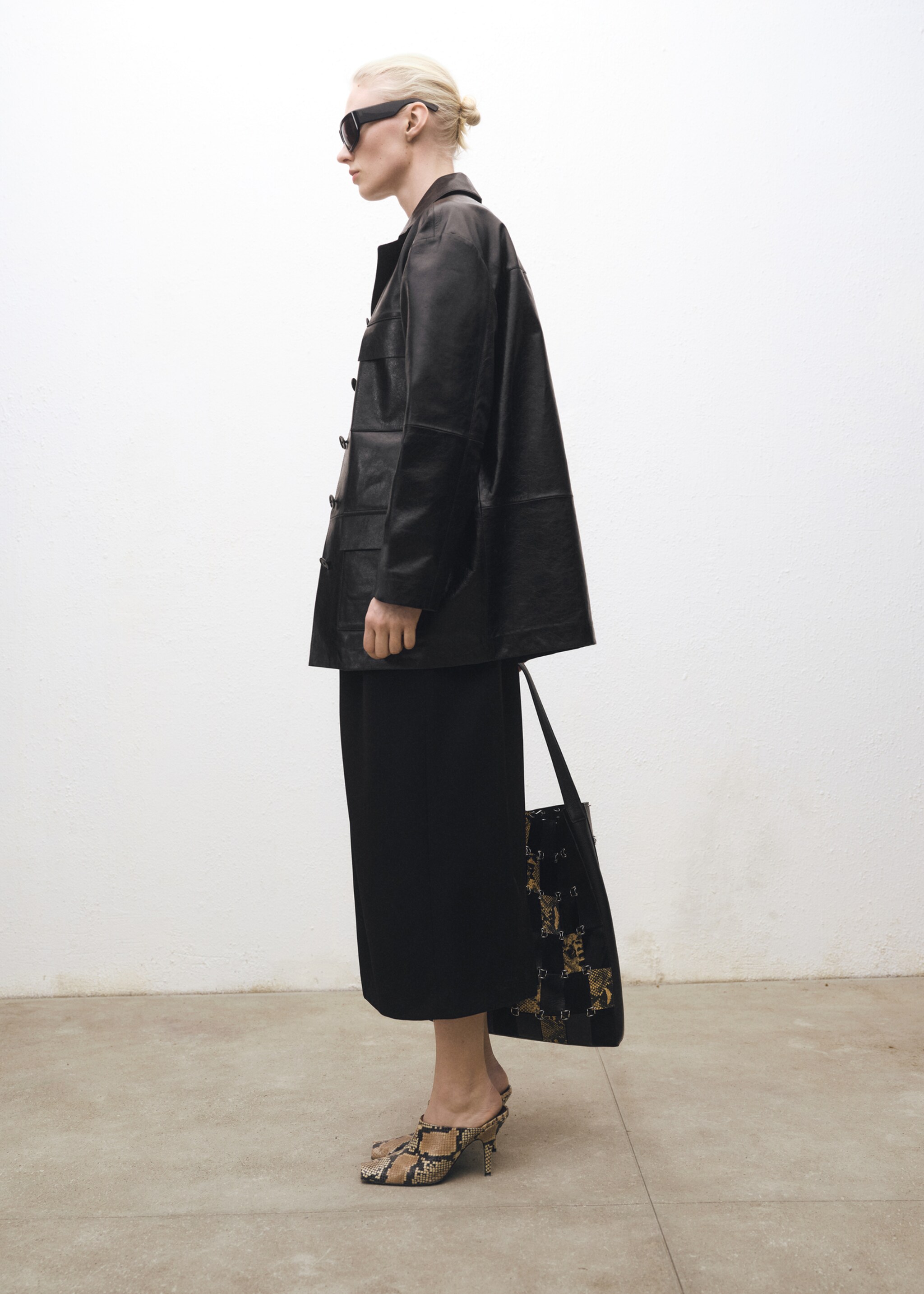Straight gathered skirt - General plane, Black. Ref: 87094423-00.