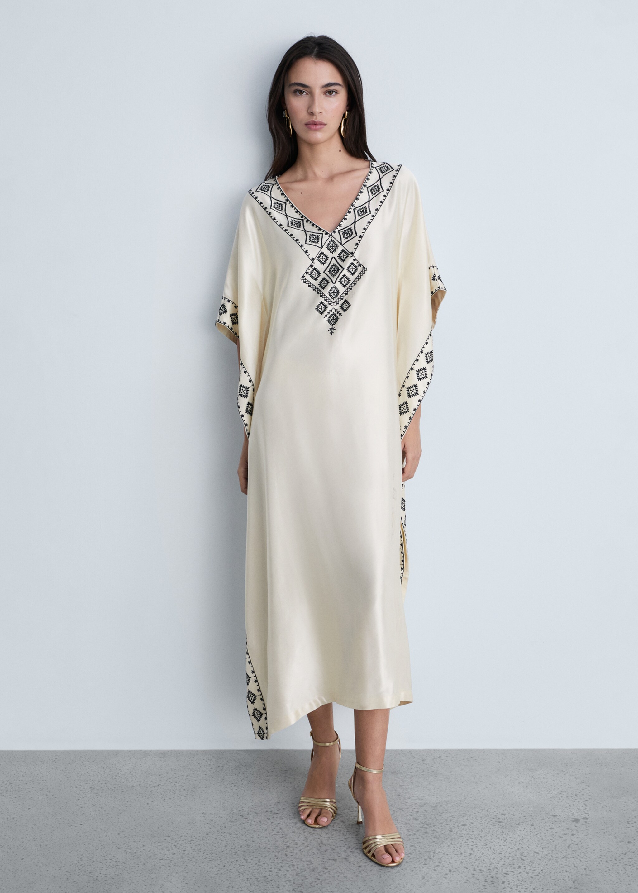Embroidered satin caftan - General plane, Ecru. Ref: 87094778-00.