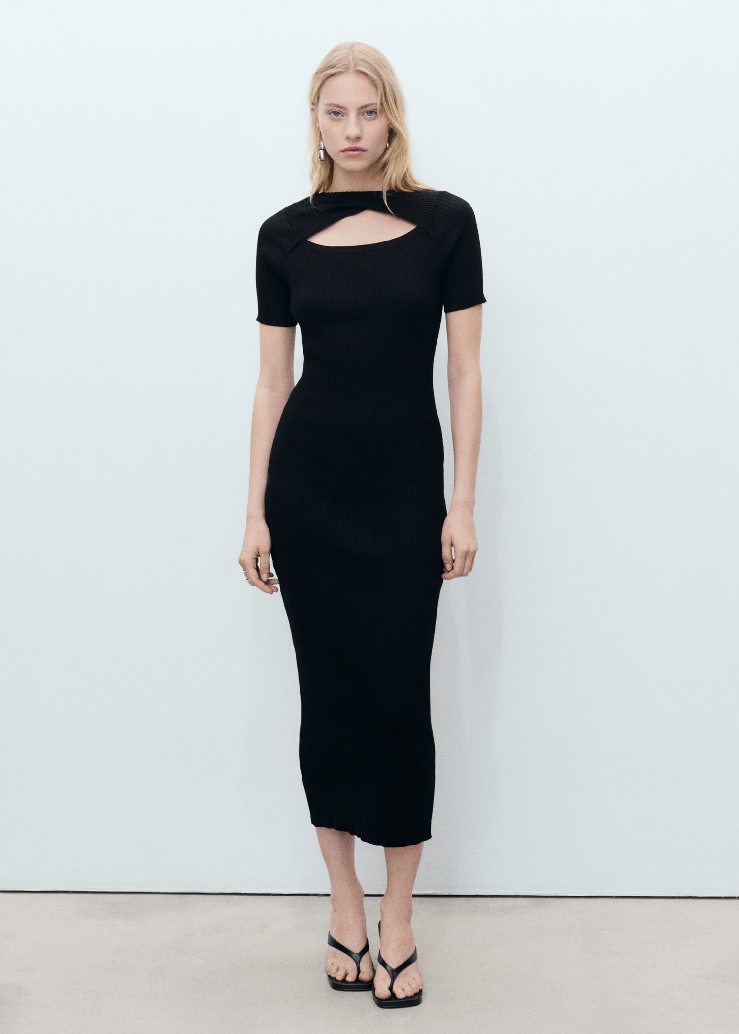 Ribbed midi-dress with slit neckline - General plane