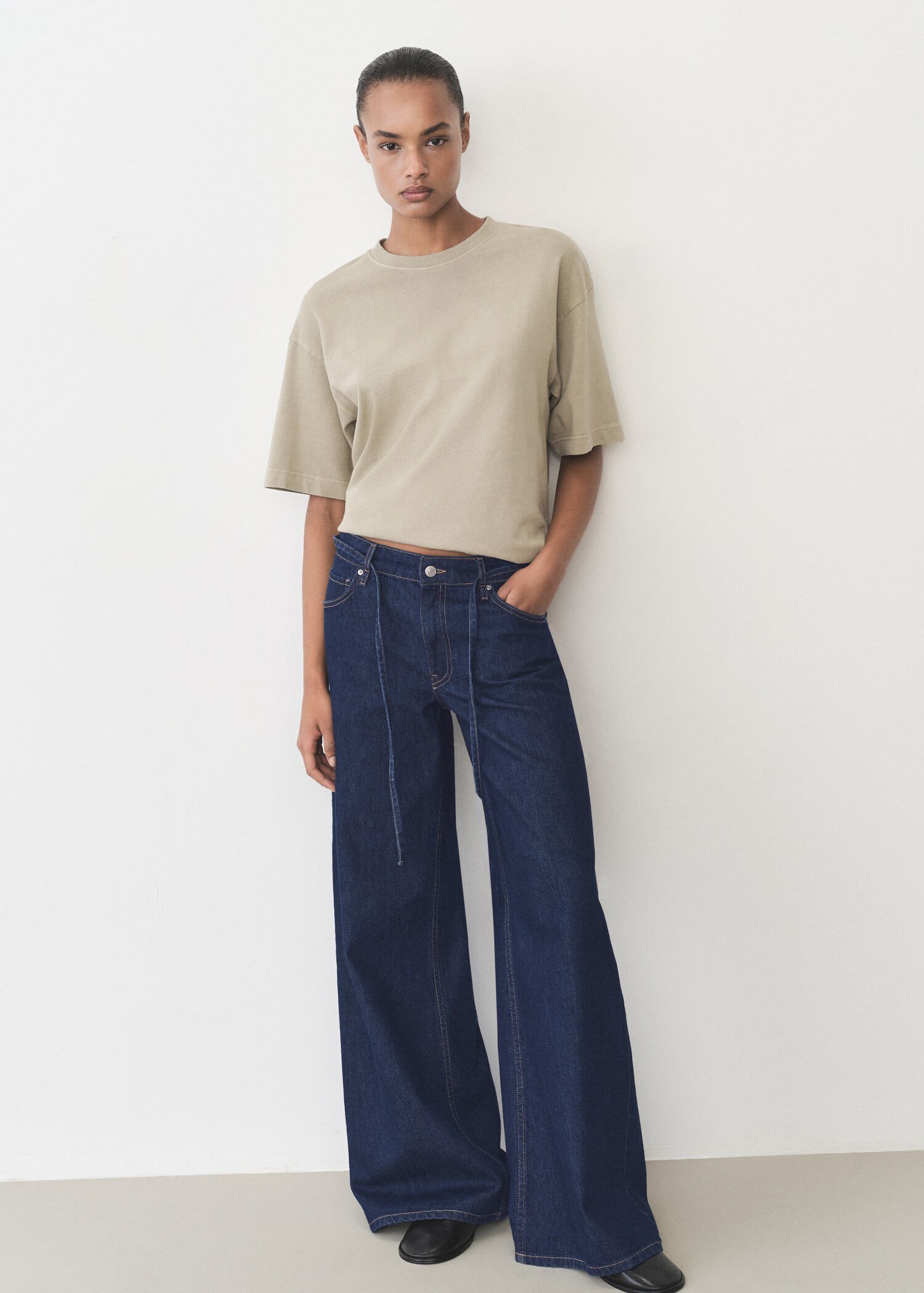 Low-rise wide leg jeans with belt - General plane