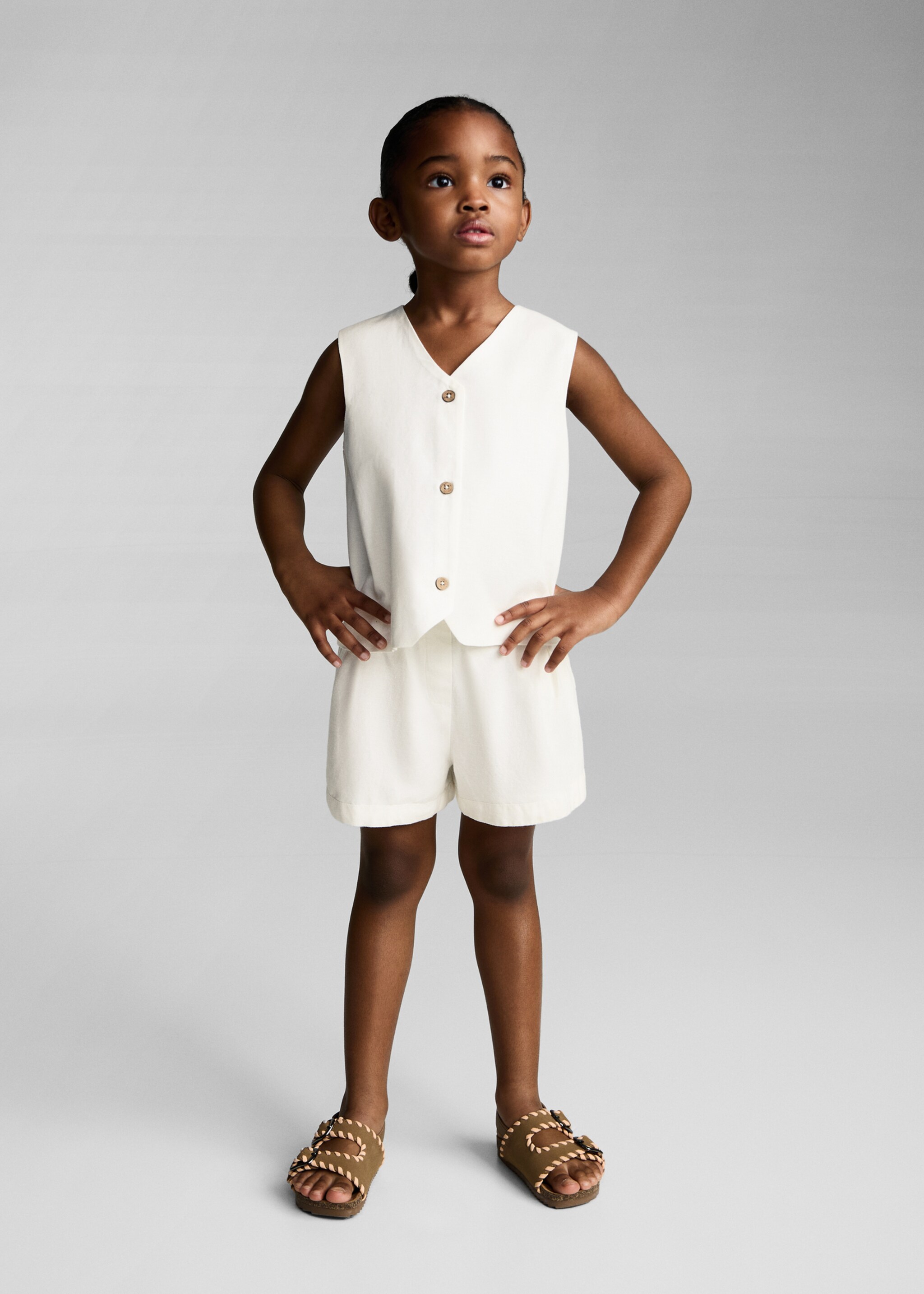 Linen waistcoat with buttons - General plane, White. Ref: 87095983-00.