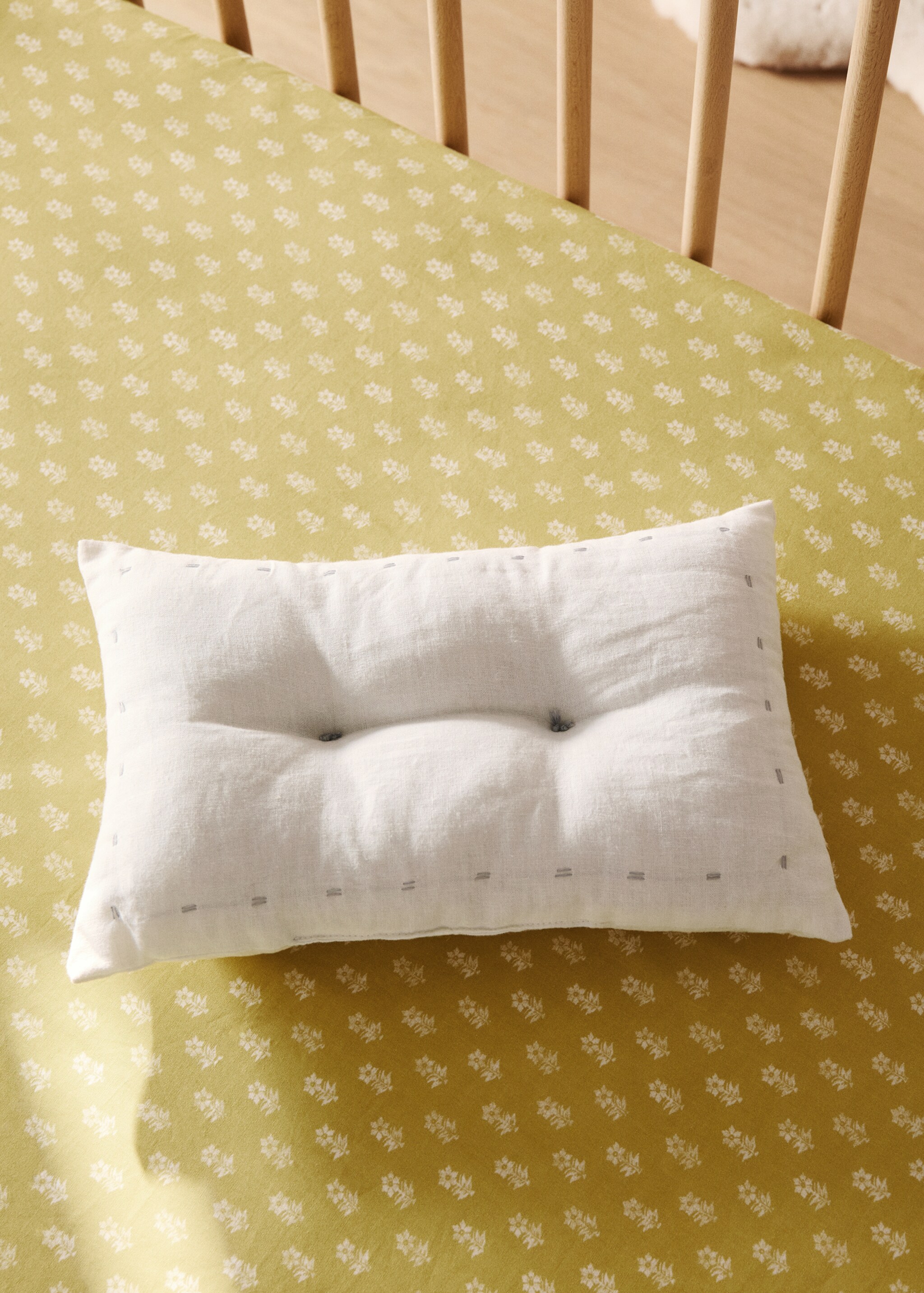 Linen cotton children’s cushion with stitching detail 30x20 cm - General plane, Off White. Ref: 87095985-00.