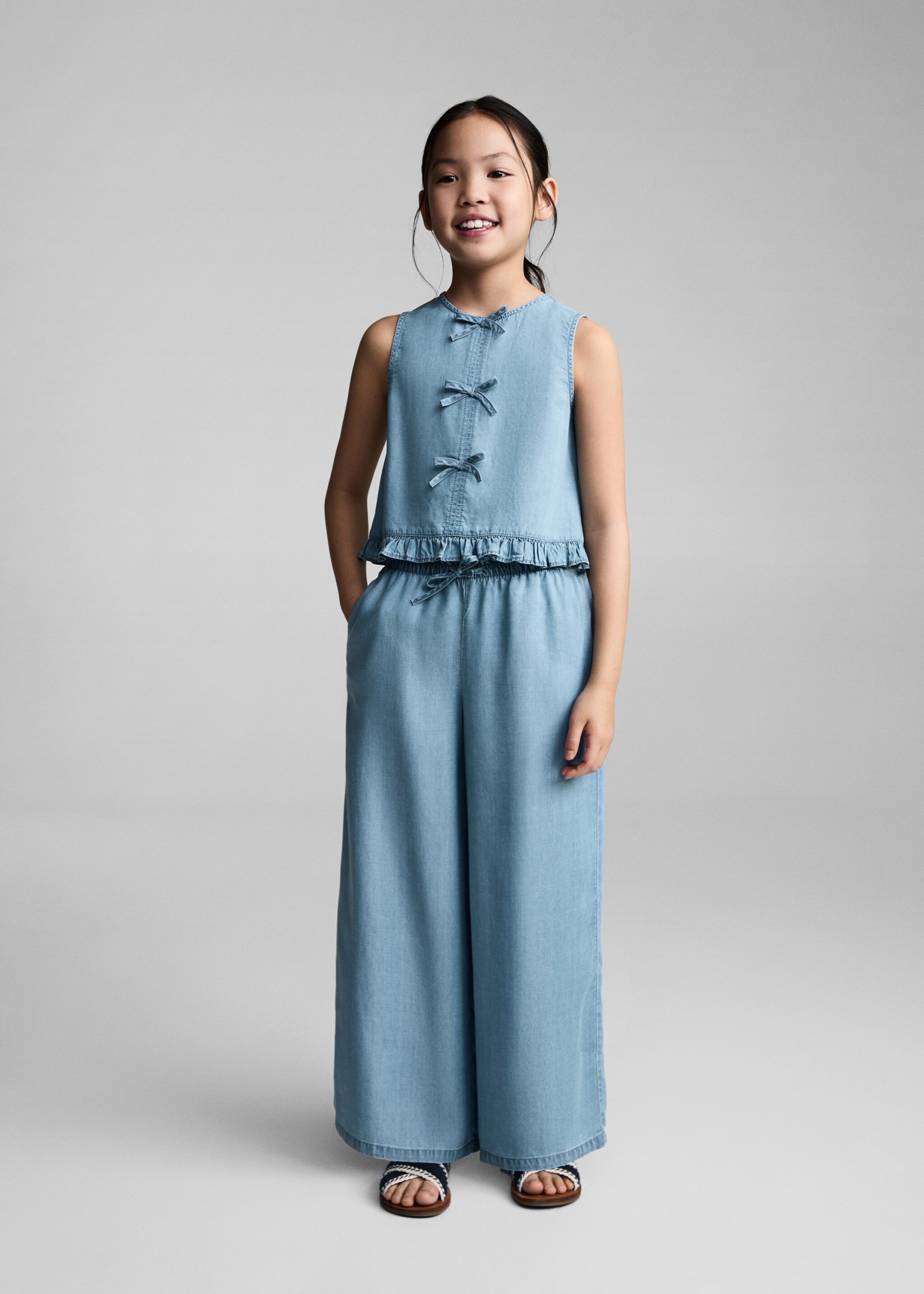 Gerade, fließende Hose mit Schleife - Allgemeine Ansicht, Mittelblau. Ref: 87097163-00.