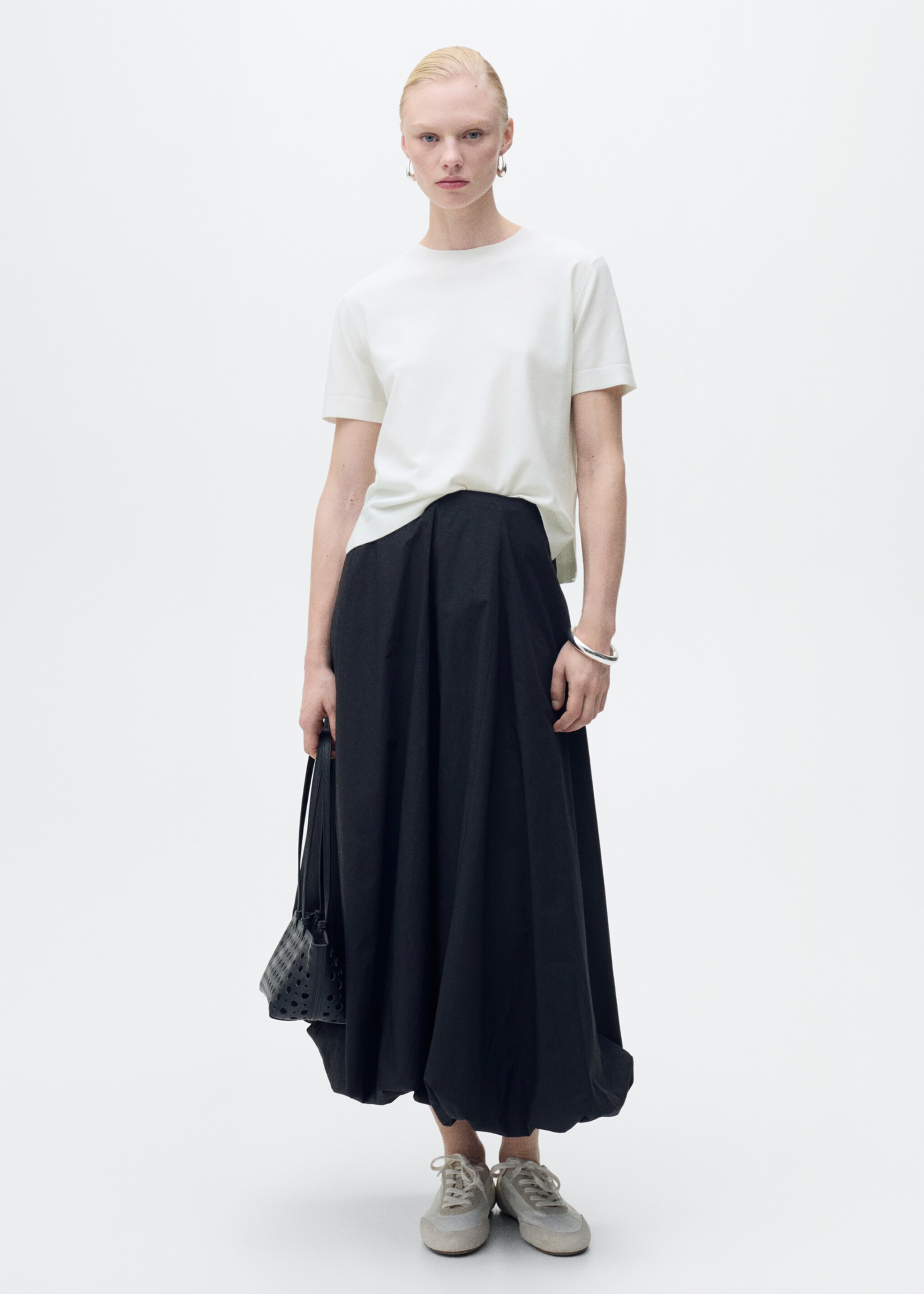 Short-sleeved fine-knit sweater - General plane, White. Ref: 87097181-00.