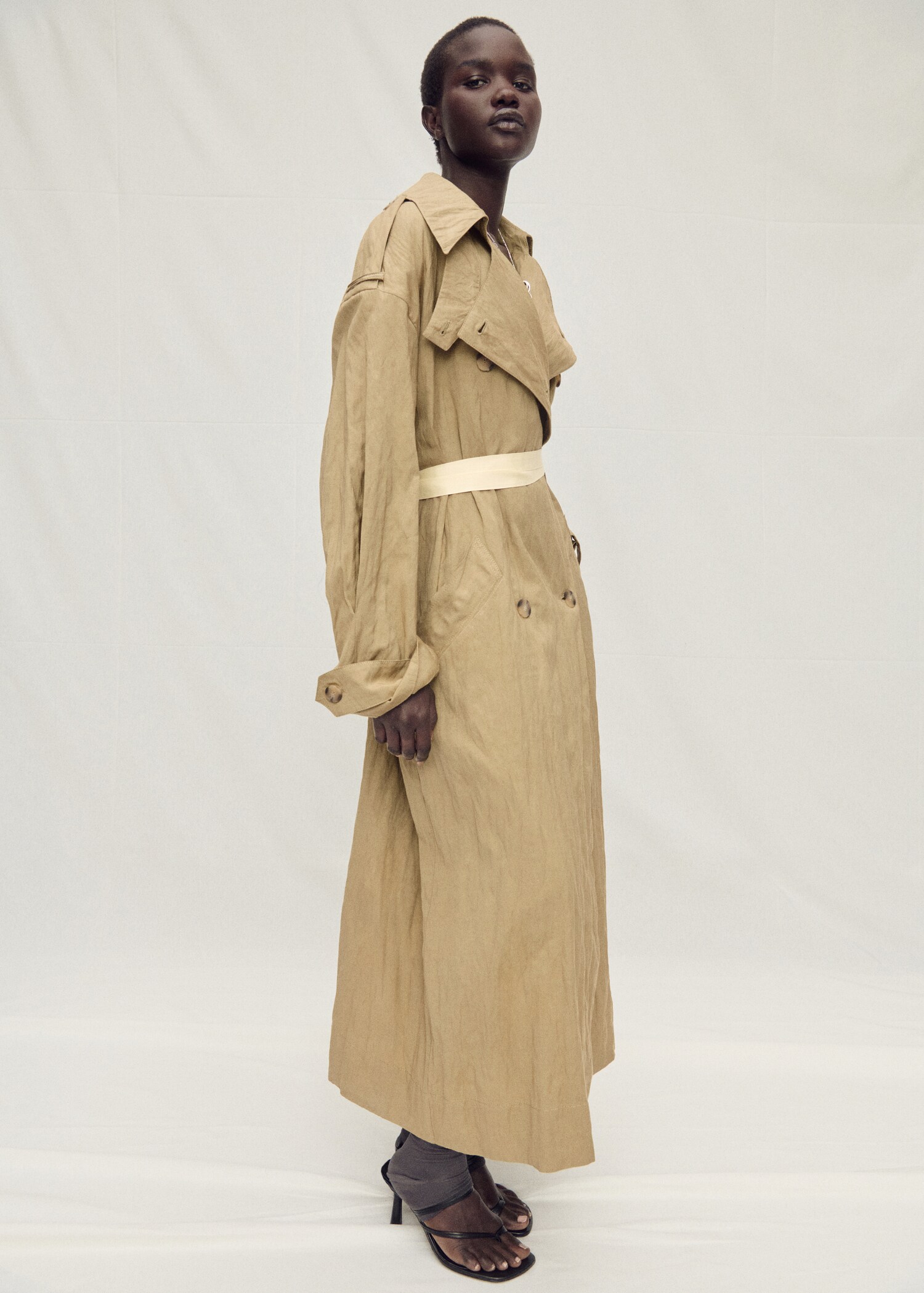 Oversized-Trenchcoat mit Knitter-Effekt - Allgemeine Ansicht