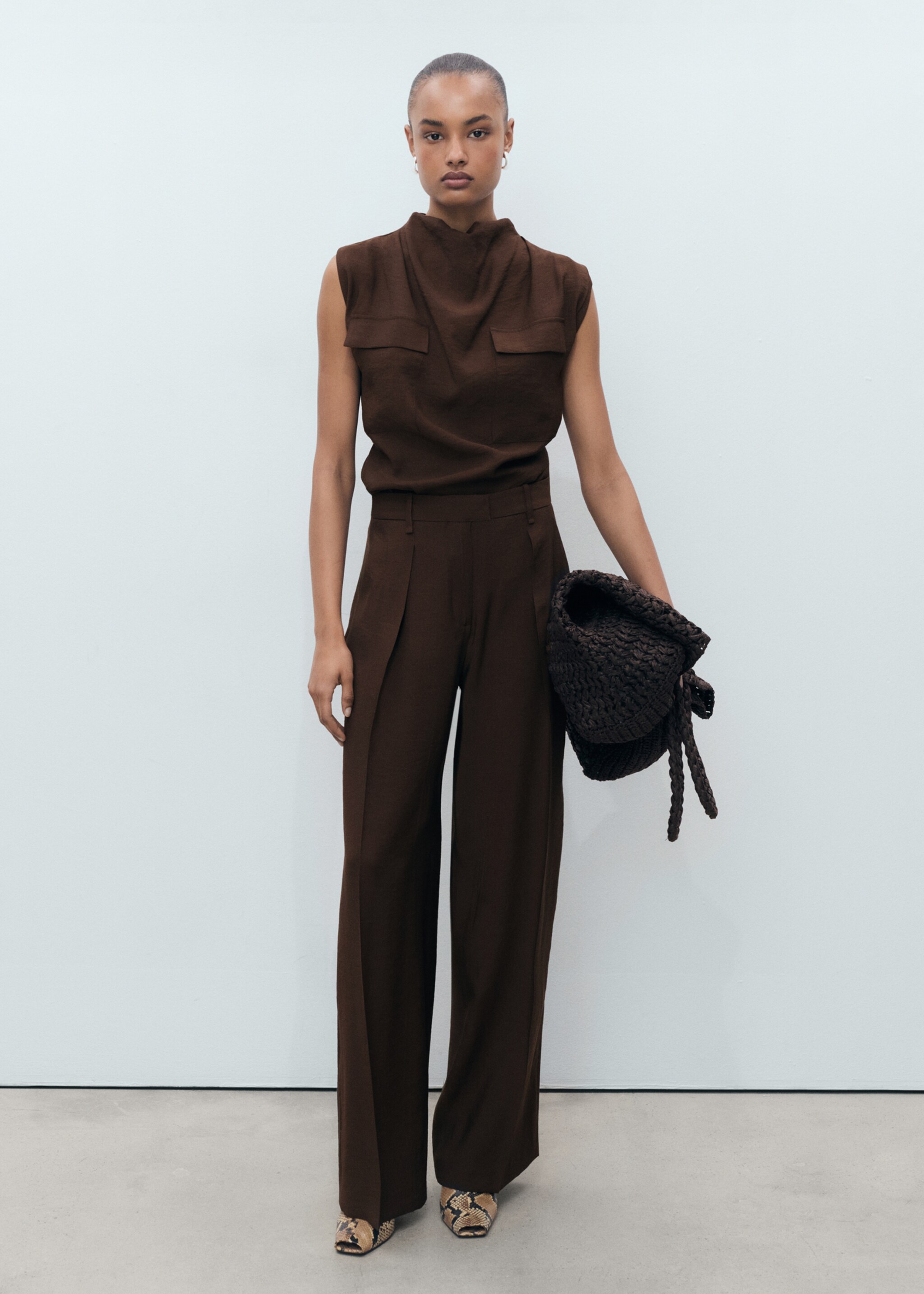 Wide leg pleated trousers - General plane, Chocolate. Ref: 87098273-00.