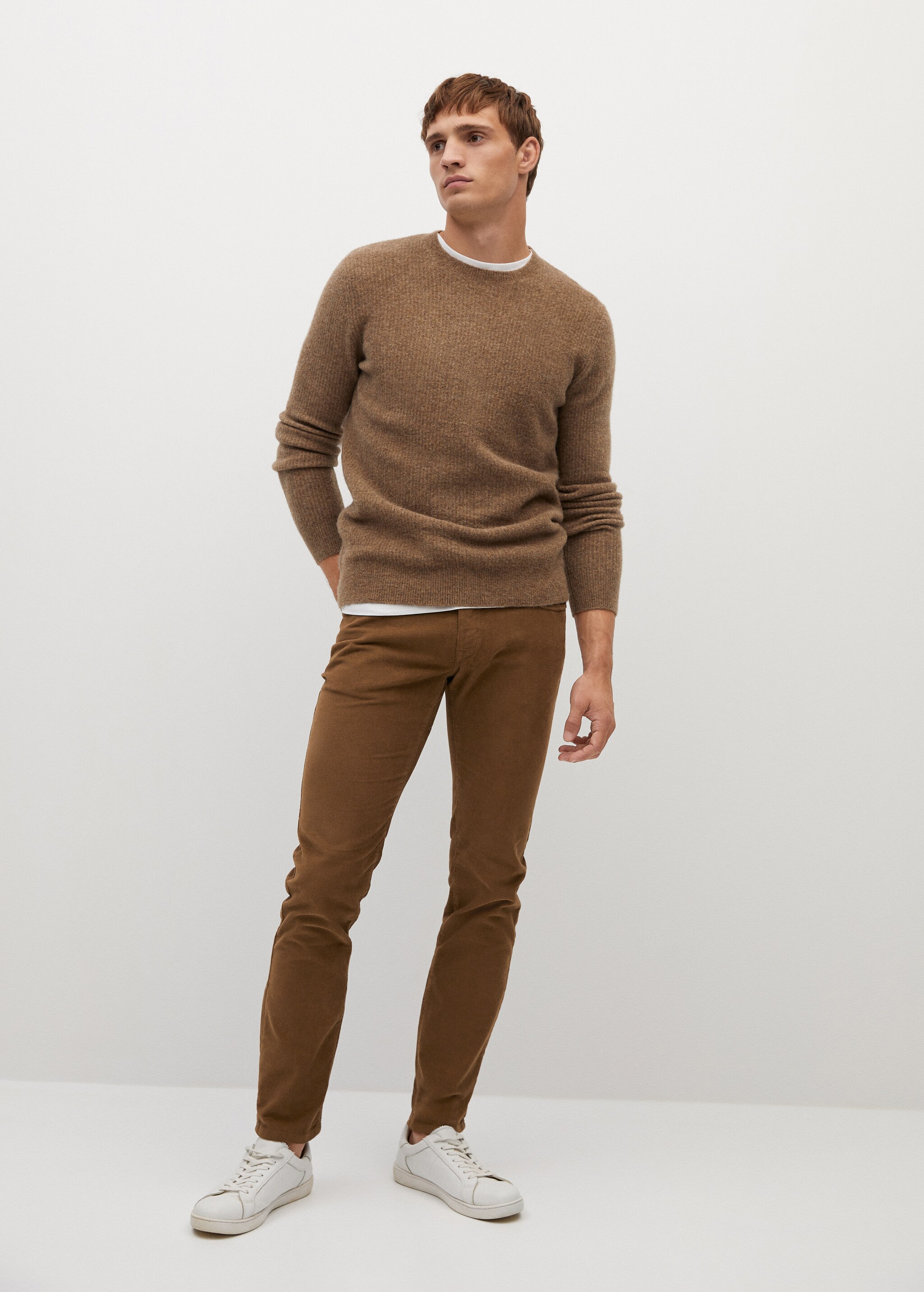 Pantalón tejanero slim fit pana - Plano general