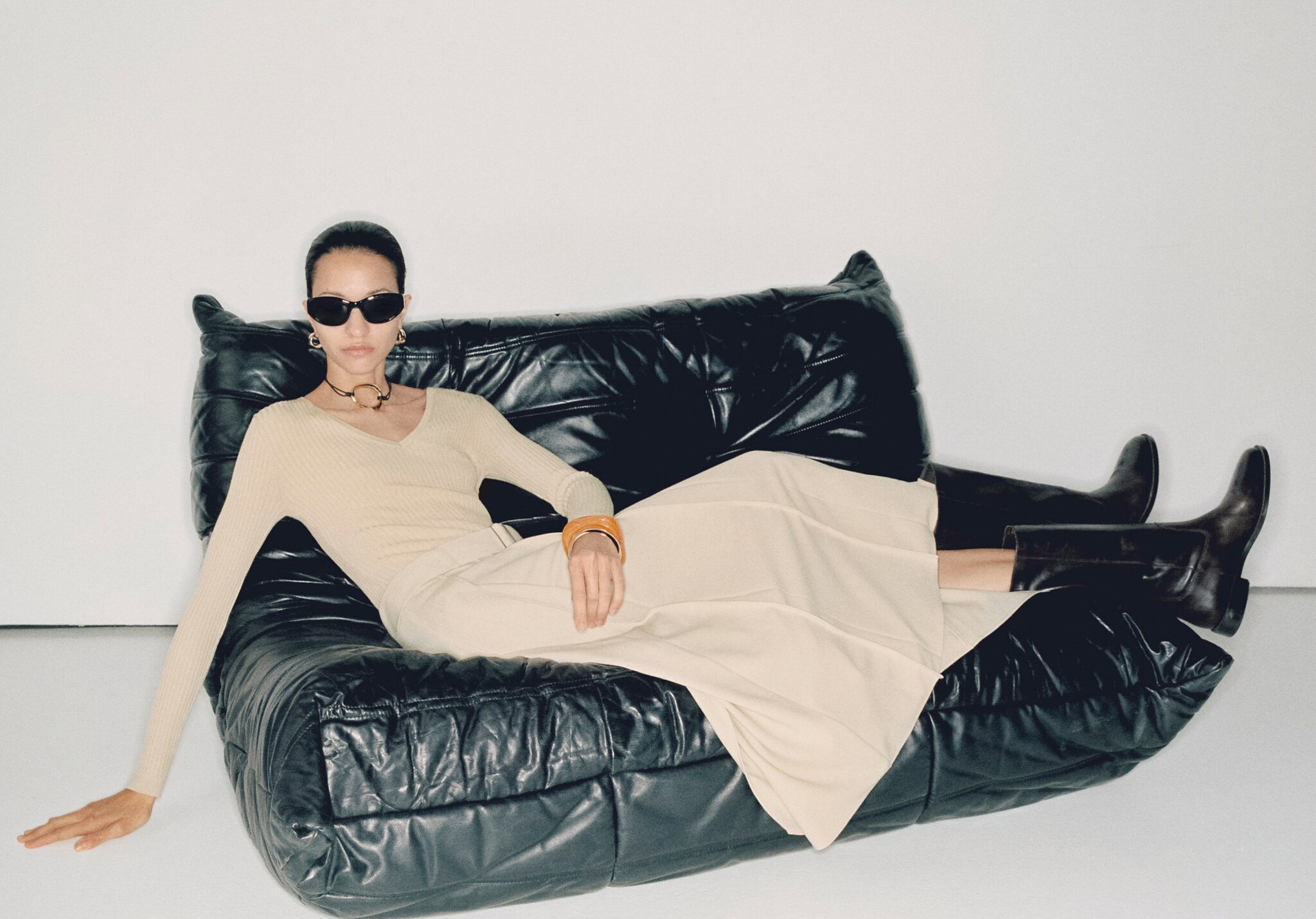 Vestido cinturón tejido combinado - Plano panorámico